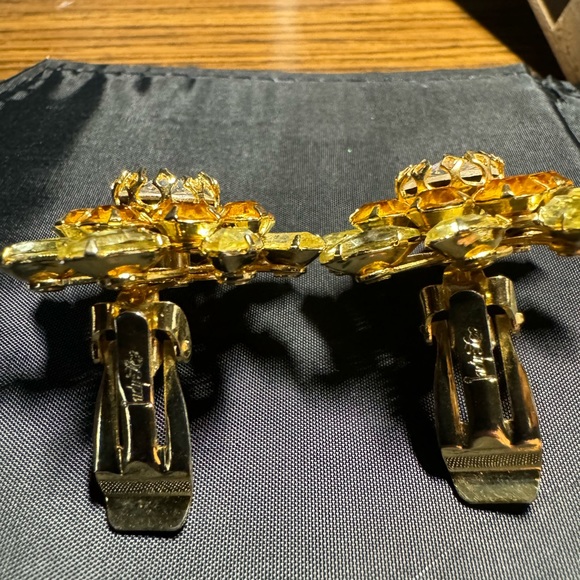 Joseph Wiesner necklace w/clip on earrings (not Wiesner) gold/soft green color - Picture 6 of 6